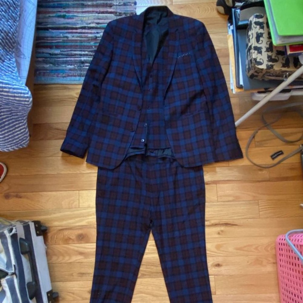 Mens 3 plaid piece suit